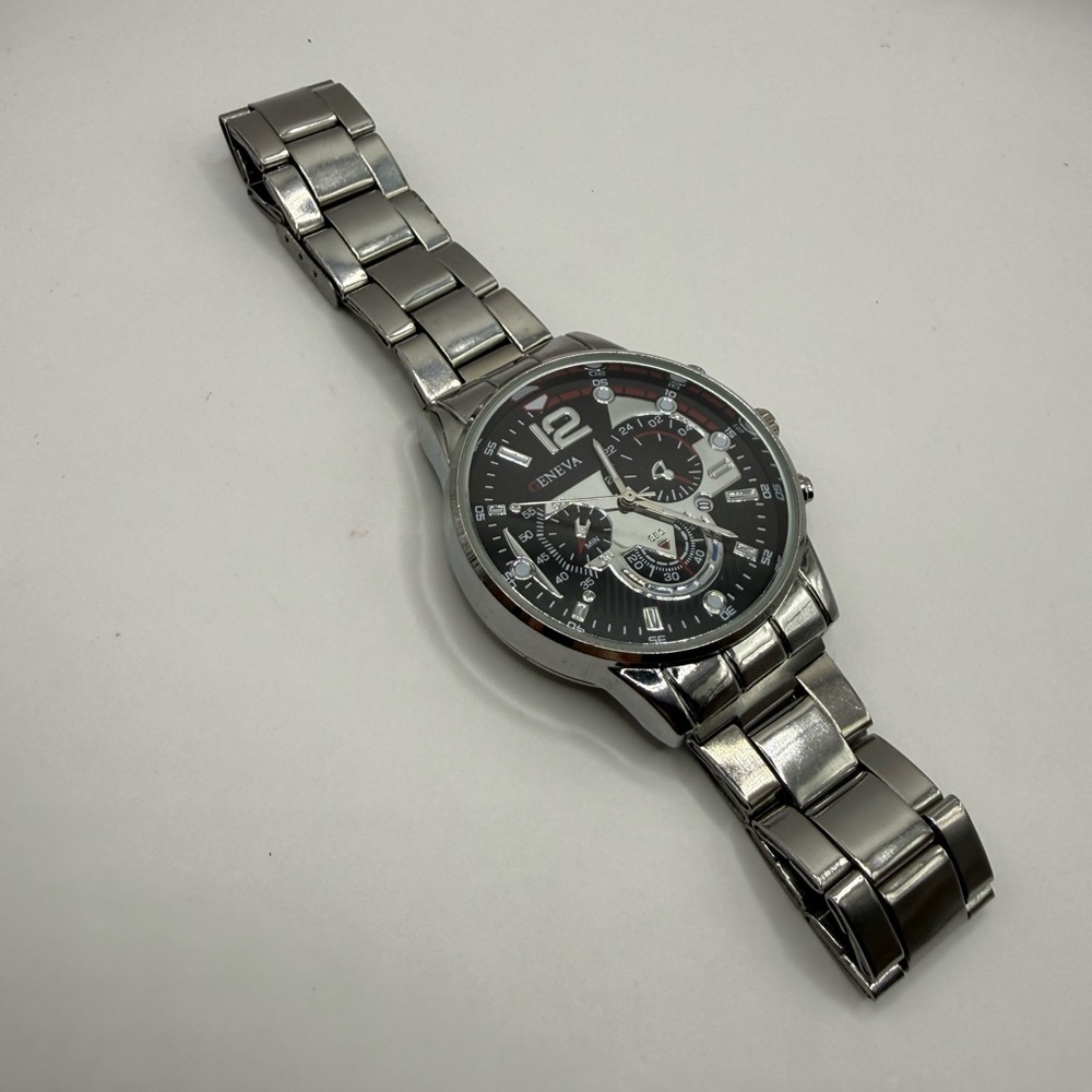 Geneva Silver Band Chronograph Dial 42mm Men's Quartz Watch (New Battery) - Picture 6 of 7